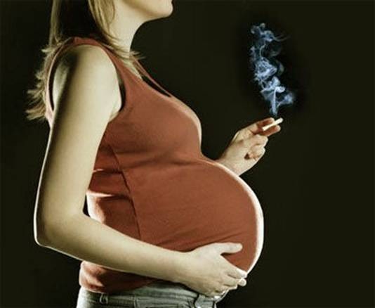 Pregnant with cigarette